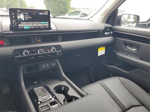 New 2025 Honda Pilot EX-L image 12