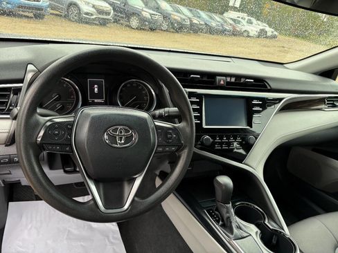 Used 2018 Toyota Camry LE image 7
