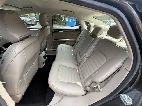 Used 2017 Ford Fusion SE w/ Fusion SE Technology Package FWD image 17