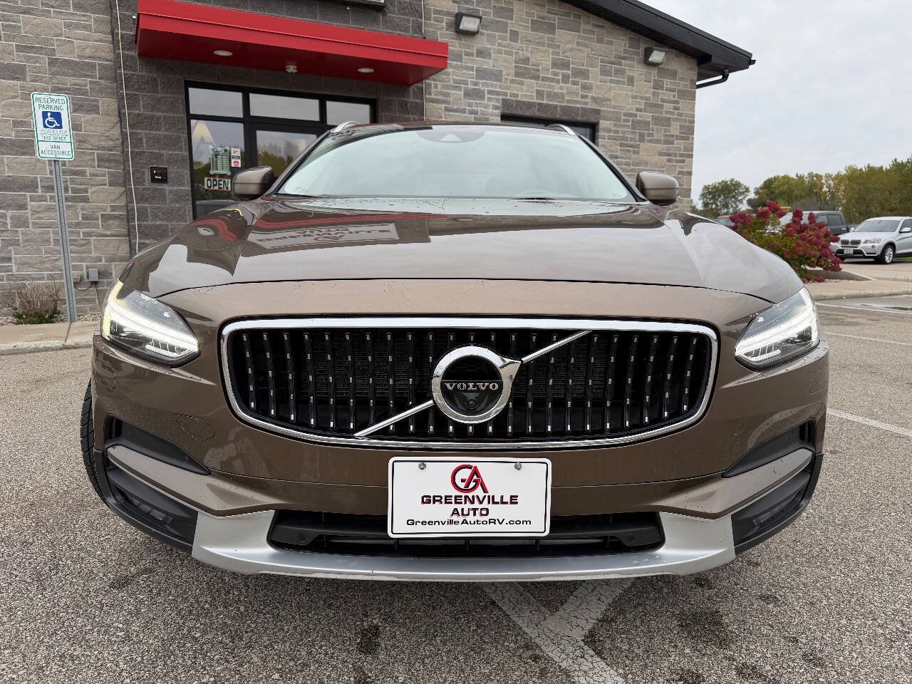 Used 2018 Volvo V90 T6 Cross Country w/ Convenience Package AWD/4WD image 2