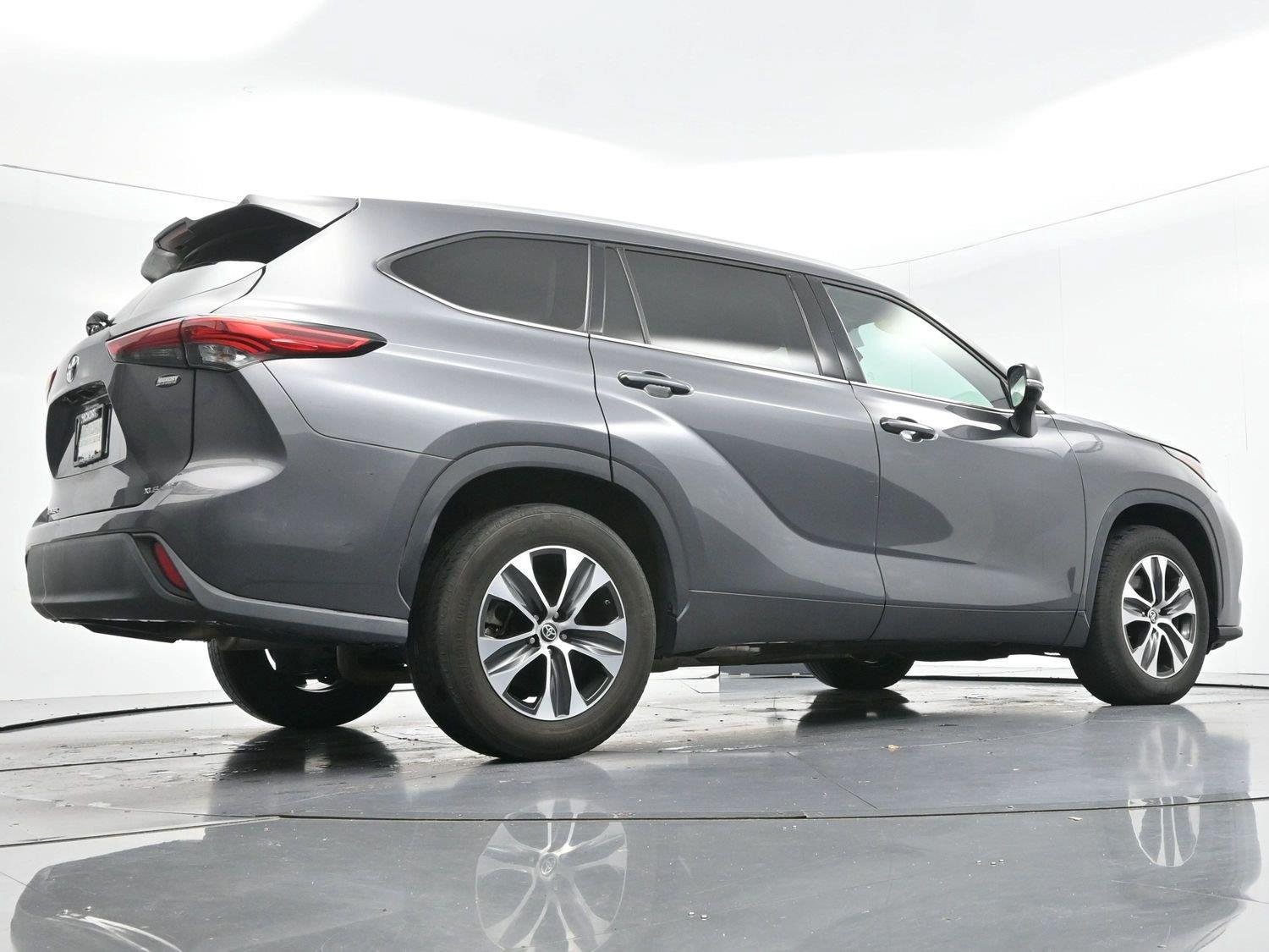 Used 2022 Toyota Highlander XLE FWD image 58