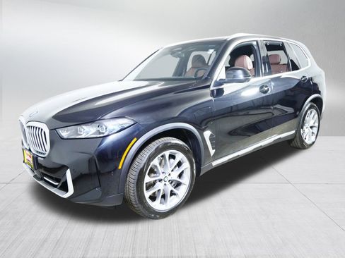 Used 2026 BMW X5 xDrive50e w/ Executive Package image 3