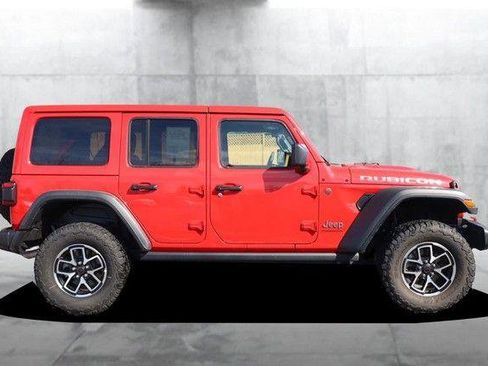 Used 2025 Jeep Wrangler Unlimited Rubicon AWD/4WD image 5