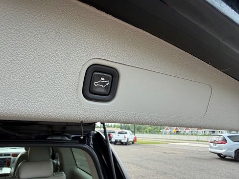 Used 2011 Chevrolet Suburban LTZ AWD/4WD image 28