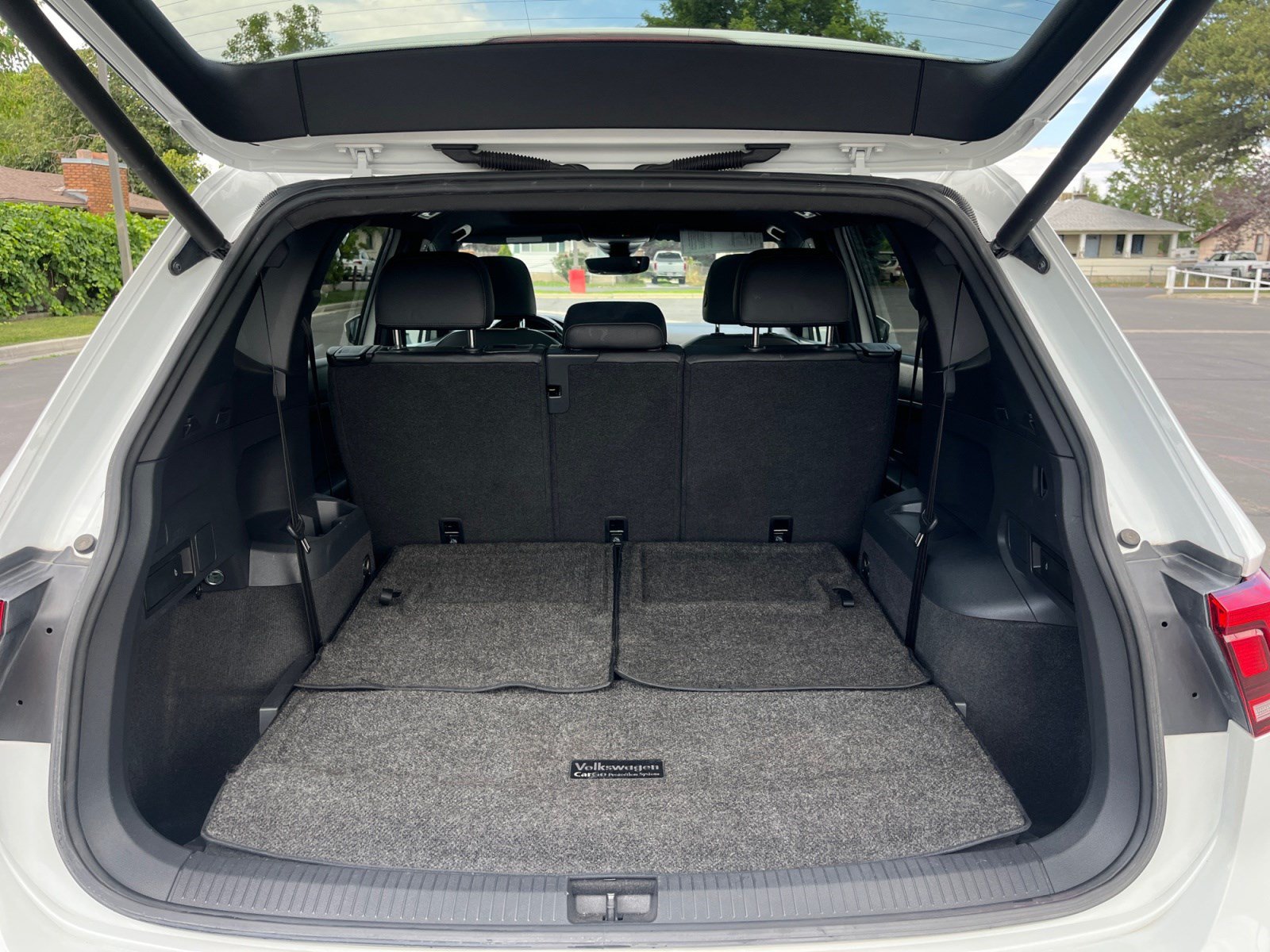 Used 2020 Volkswagen Tiguan SEL Premium R-Line w/ 3rd Row Seat Package AWD/4WD image 25