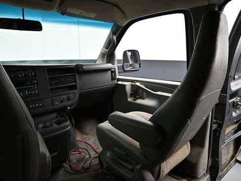 Used 2016 Chevrolet Express 2500 RWD image 25