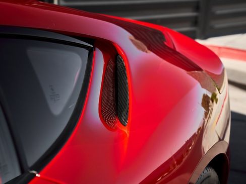 Used 2018 Ferrari 812 Superfast image 10