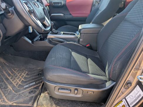 Used 2021 Toyota Tacoma 4x4 Double Cab image 9