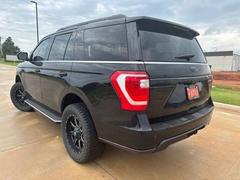 Used 2018 Ford Expedition XLT w/ Equipment Group 202A AWD/4WD image 6