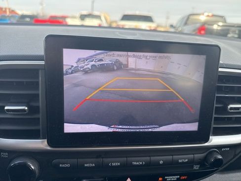 Used 2022 Hyundai Venue SE image 22