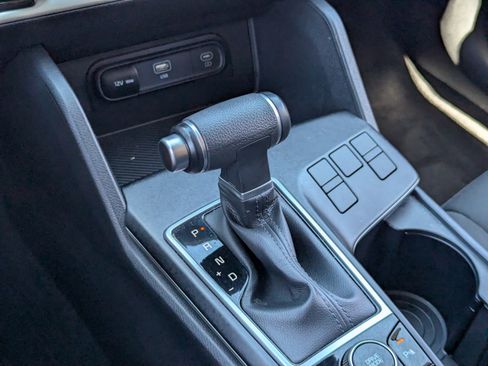 Certified 2024 Kia Sportage LX image 28