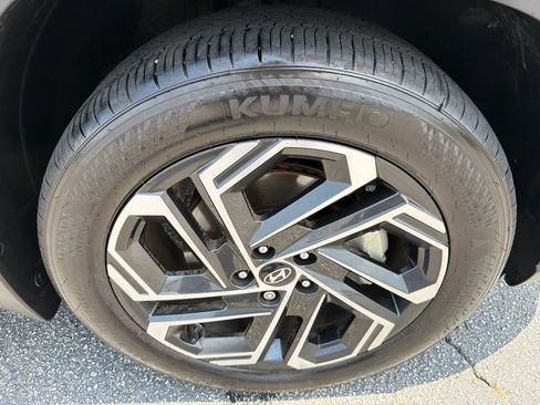 Used 2025 Hyundai Tucson Limited FWD image 12