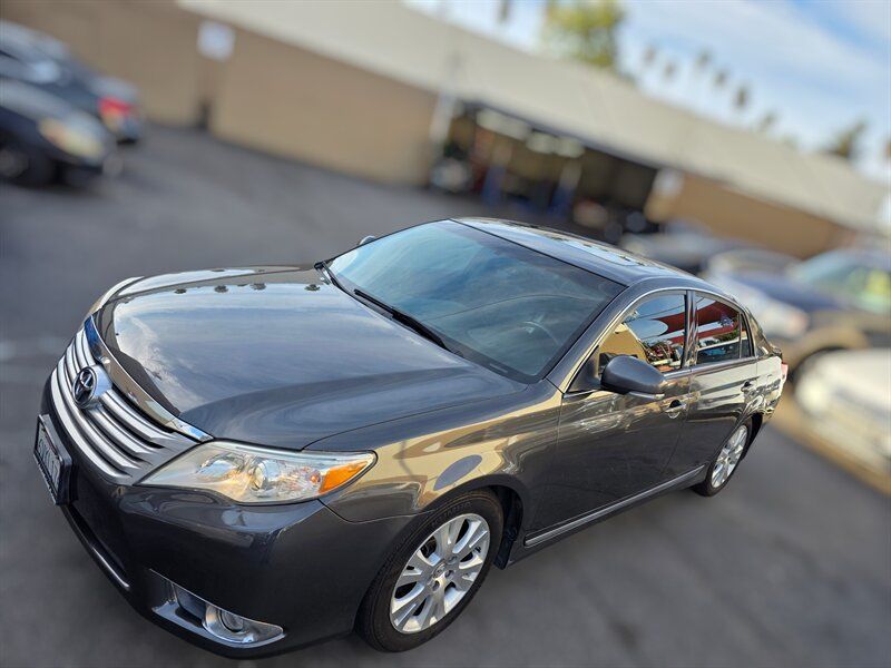 Used 2012 Toyota Avalon FWD image 2