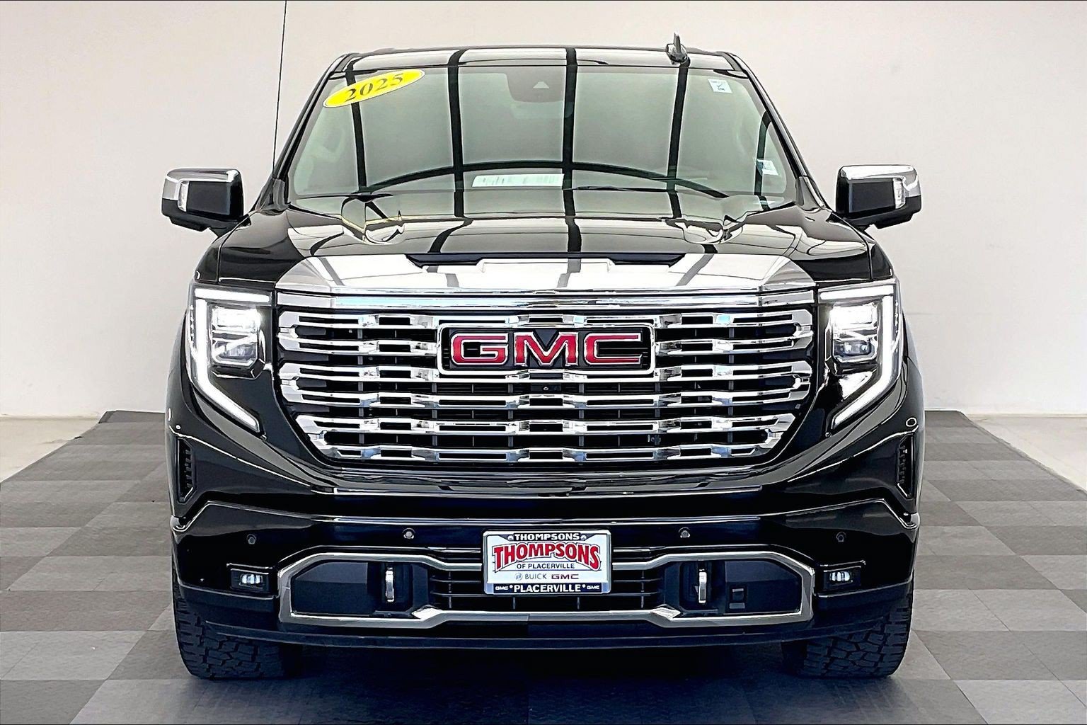 Used 2025 GMC Sierra 1500 Denali AWD/4WD image 2