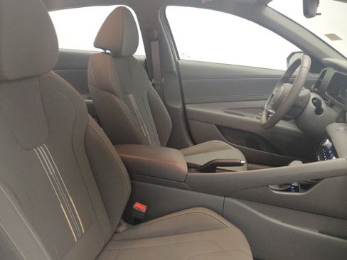 Used 2025 Hyundai Elantra Sport FWD image 21