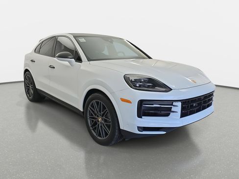 Used 2024 Porsche Cayenne S image 3