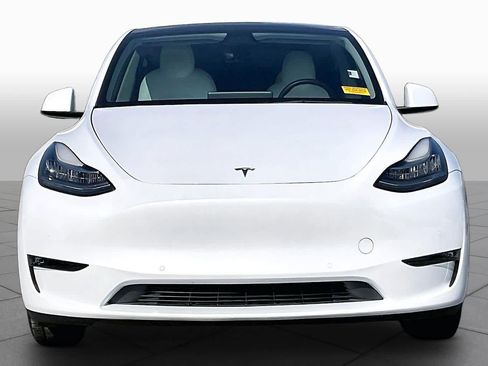 Used 2022 Tesla Model Y Long Range AWD/4WD image 3