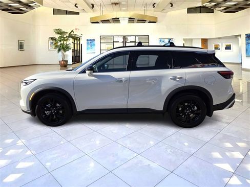 Certified 2025 INFINITI QX60 Luxe w/ Black Edition image 4