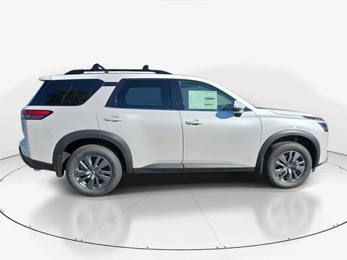 New 2025 Nissan Pathfinder SV image 11