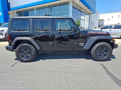 Used 2018 Jeep Wrangler Unlimited Sport AWD/4WD image 8