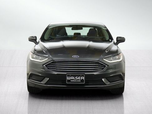 Used 2017 Ford Fusion SE w/ Fusion SE Technology Package FWD image 8