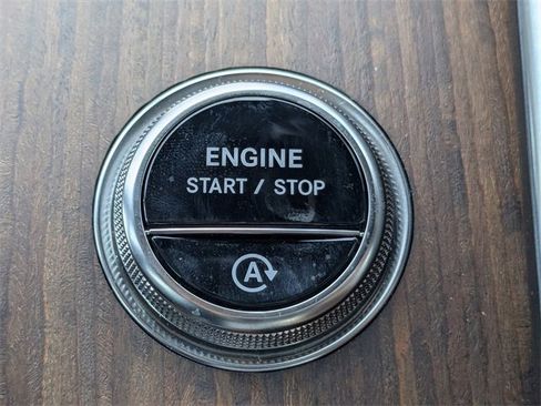 Used 2025 Mercedes-Benz GLC 300 image 30