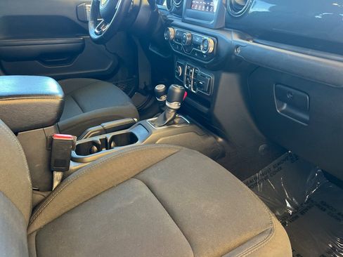 Used 2021 Jeep Gladiator Sport image 18