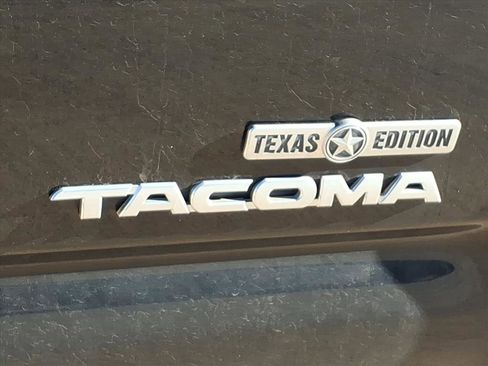 Used 2011 Toyota Tacoma PreRunner image 12