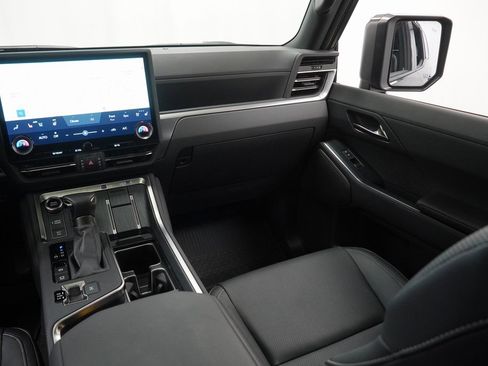 Used 2025 Lexus GX 550 w/ Accessory Package (2T) image 26