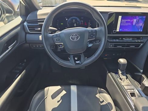 Used 2025 Toyota Camry SE FWD image 13