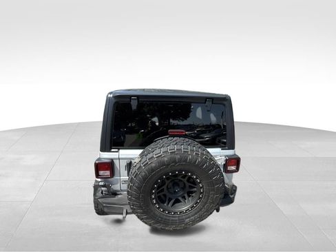 Used 2022 Jeep Wrangler Unlimited Sahara w/ Cold Weather Group AWD/4WD image 5