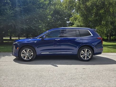 Used 2025 Cadillac XT6 Premium Luxury image 3