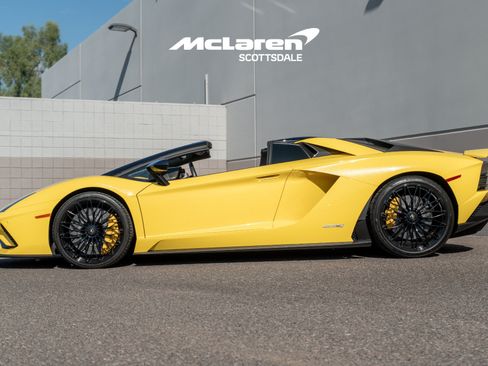 Used 2019 Lamborghini Aventador S AWD/4WD image 4