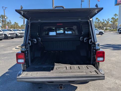Used 2022 Jeep Gladiator Rubicon w/ Cold Weather Group image 13