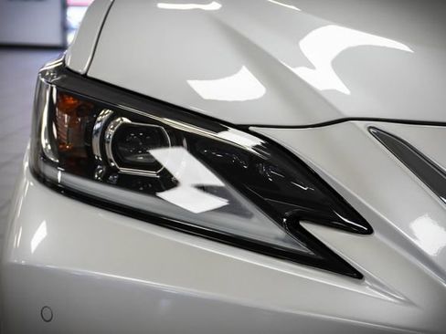 Used 2025 Lexus ES 300h w/ Premium Package image 28