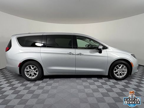 Used 2023 Chrysler Voyager LX FWD image 7