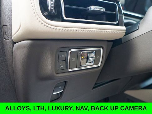 Used 2023 Lincoln Nautilus FWD w/ Premium Package image 20