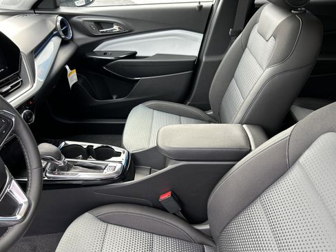 New 2025 Chevrolet Trax LT w/ Driver Confidence Package image 18