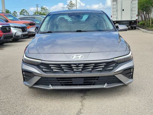 Used 2024 Hyundai Elantra Limited FWD image 2