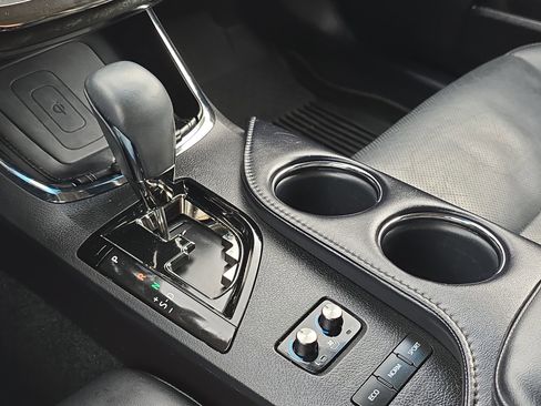 Used 2018 Toyota Avalon Limited w/ All Weather Liner Package image 20