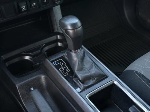 Used 2022 Toyota Tacoma TRD Off-Road AWD/4WD image 20