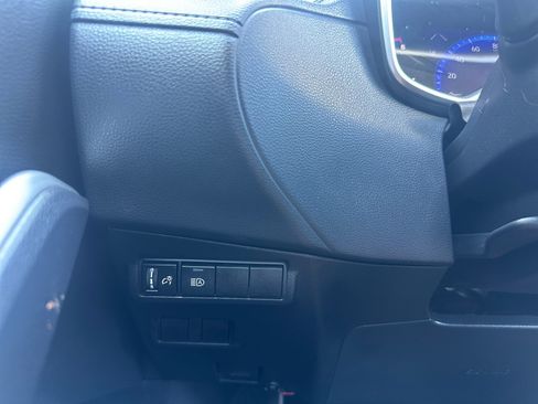 Used 2022 Toyota Corolla Cross XLE FWD image 17