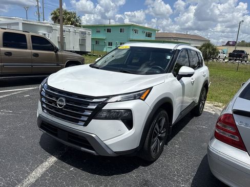 Certified 2024 Nissan Rogue SL FWD image 2