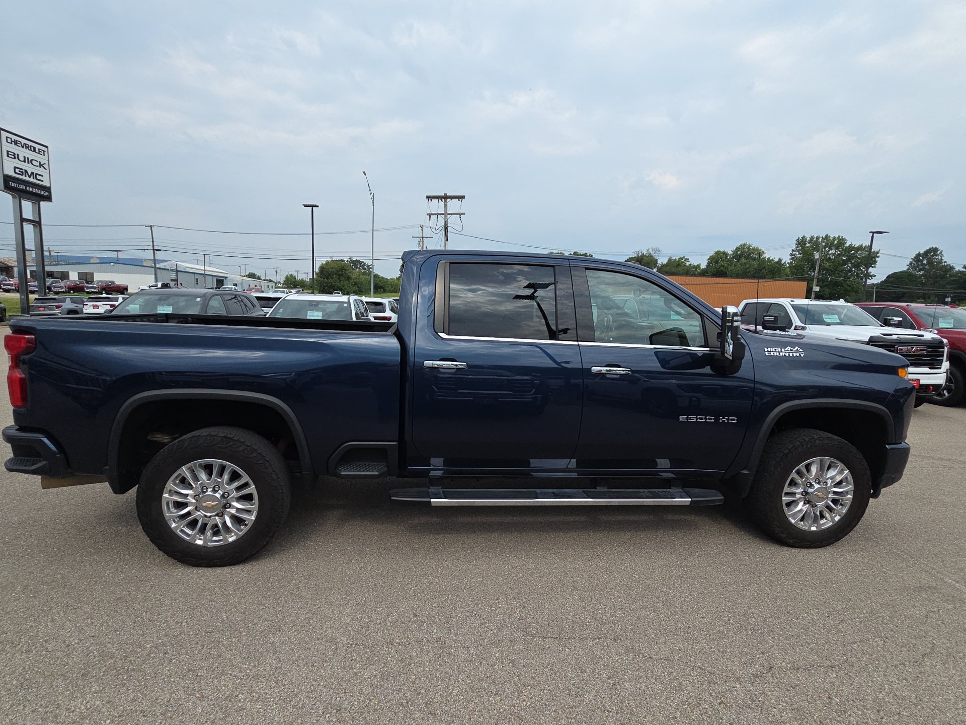 Used 2022 Chevrolet Silverado 2500 High Country AWD/4WD image 11