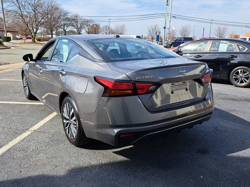 Used 2024 Nissan Altima 2.5 SV image 4