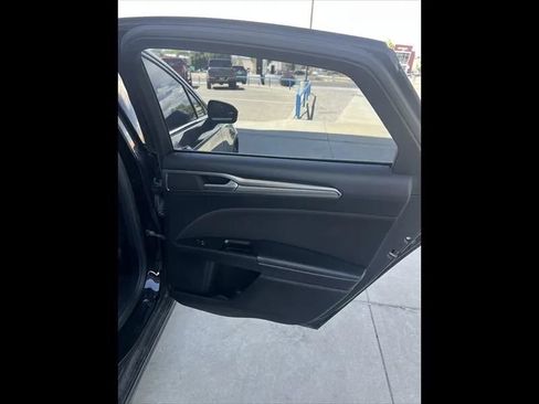 Used 2017 Ford Fusion SE w/ Fusion SE Technology Package FWD image 20