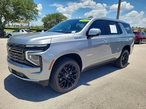Used 2025 Chevrolet Tahoe High Country AWD/4WD image 2
