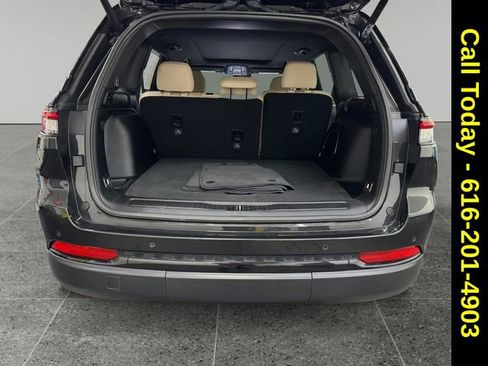 Used 2024 Jeep Grand Cherokee Limited w/ Black Appearance Package image 20