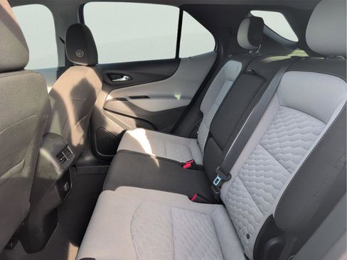 Used 2018 Chevrolet Equinox LS image 33