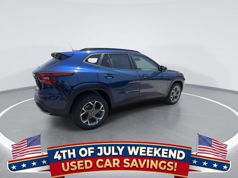 Used 2024 Chevrolet Trax LT w/ Driver Confidence Package FWD image 8